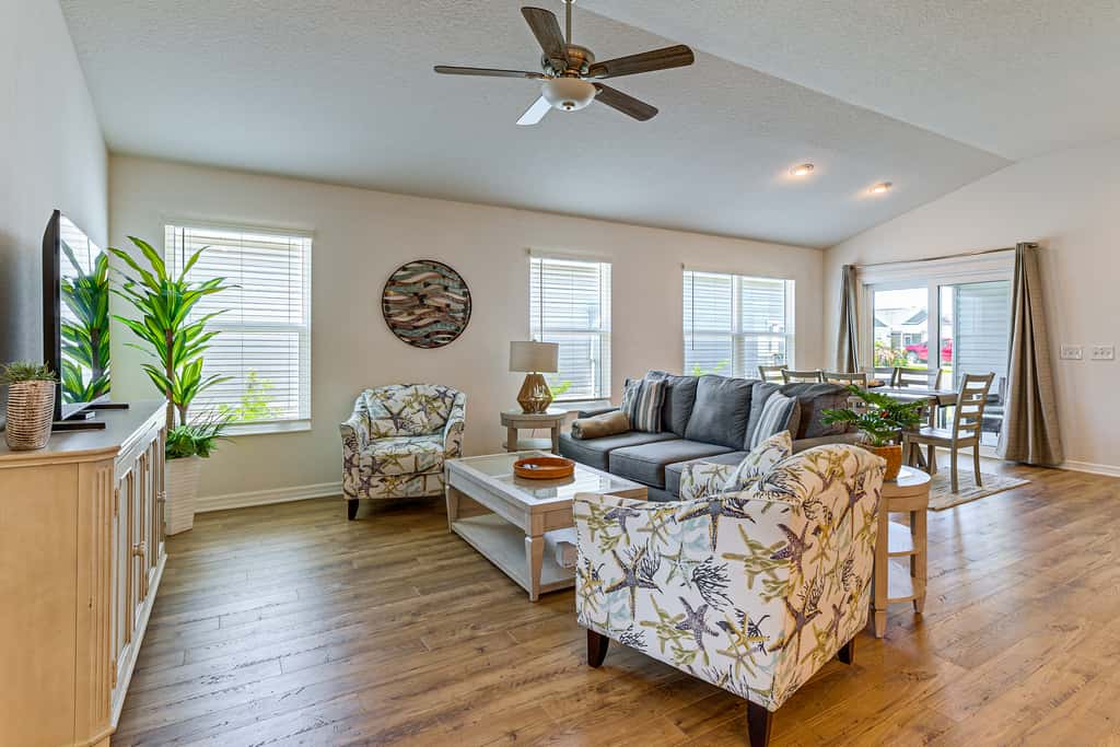 1 Mi to Eastport Square | Waters Edge Escape!