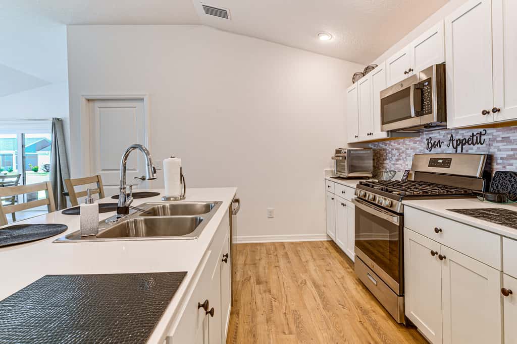 1 Mi to Eastport Square | Waters Edge Escape!