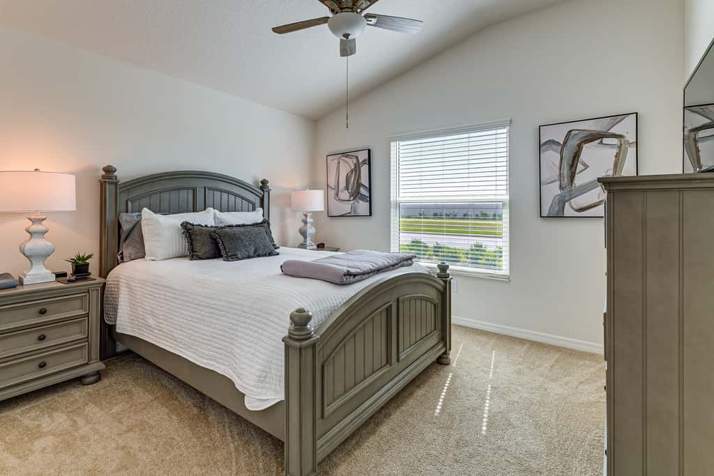 1 Mi to Eastport Square | Waters Edge Escape!