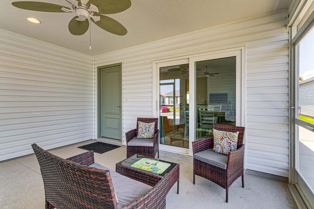 1 Mi to Eastport Square | Waters Edge Escape!