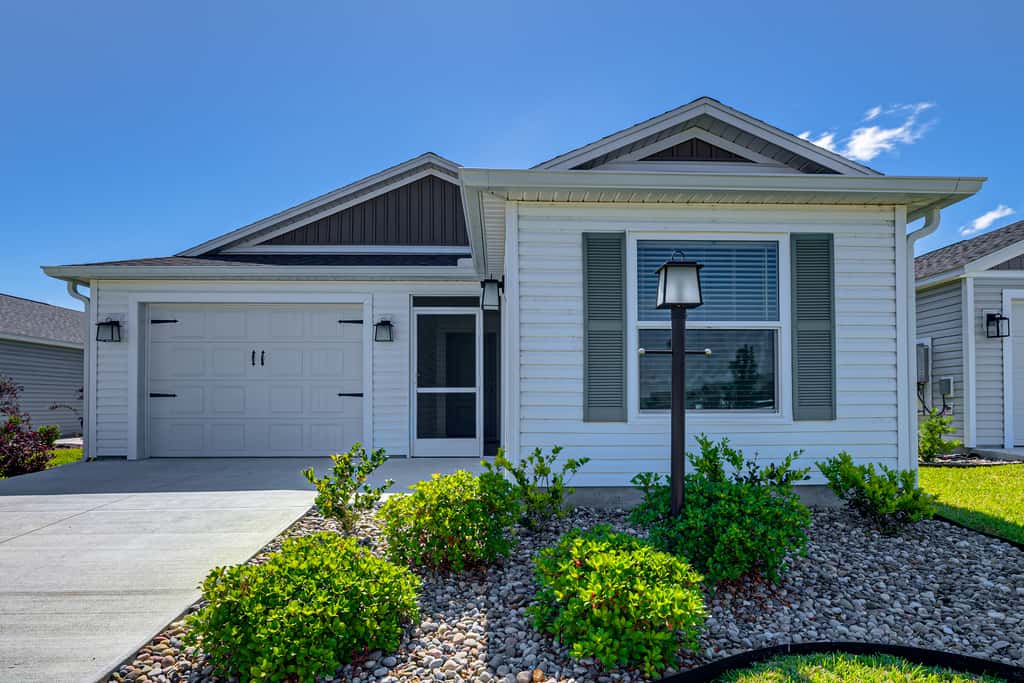 1 Mi to Eastport Square | Waters Edge Escape!
