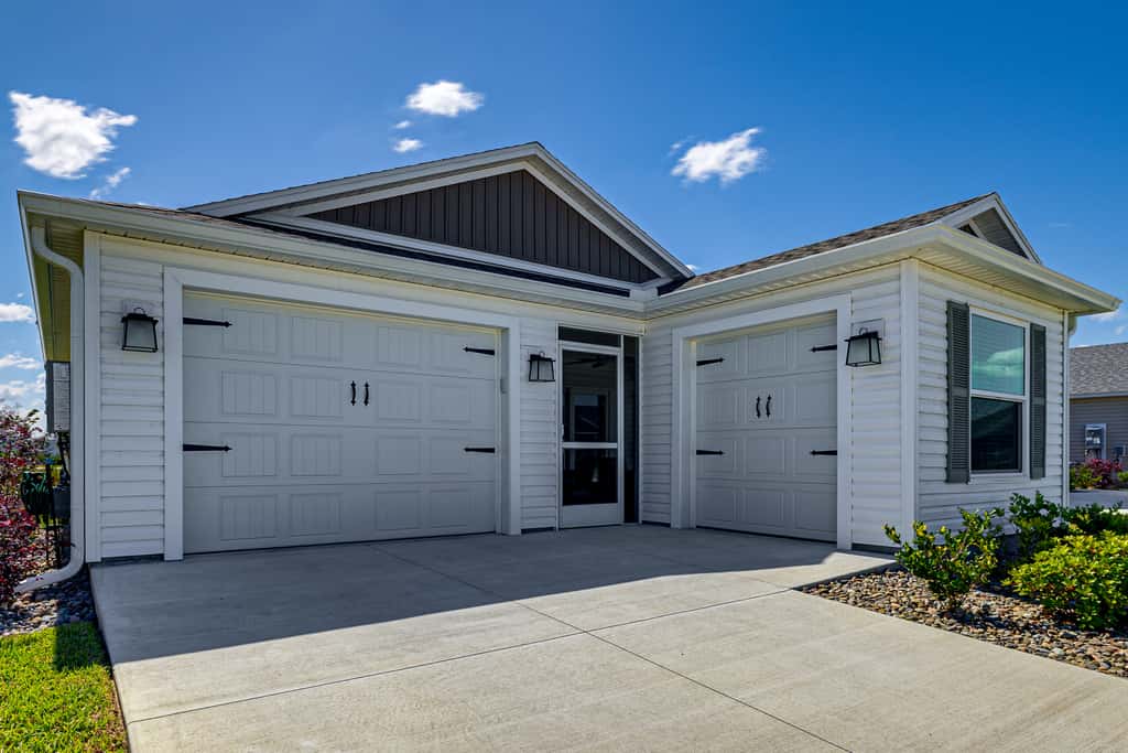 1 Mi to Eastport Square | Waters Edge Escape!