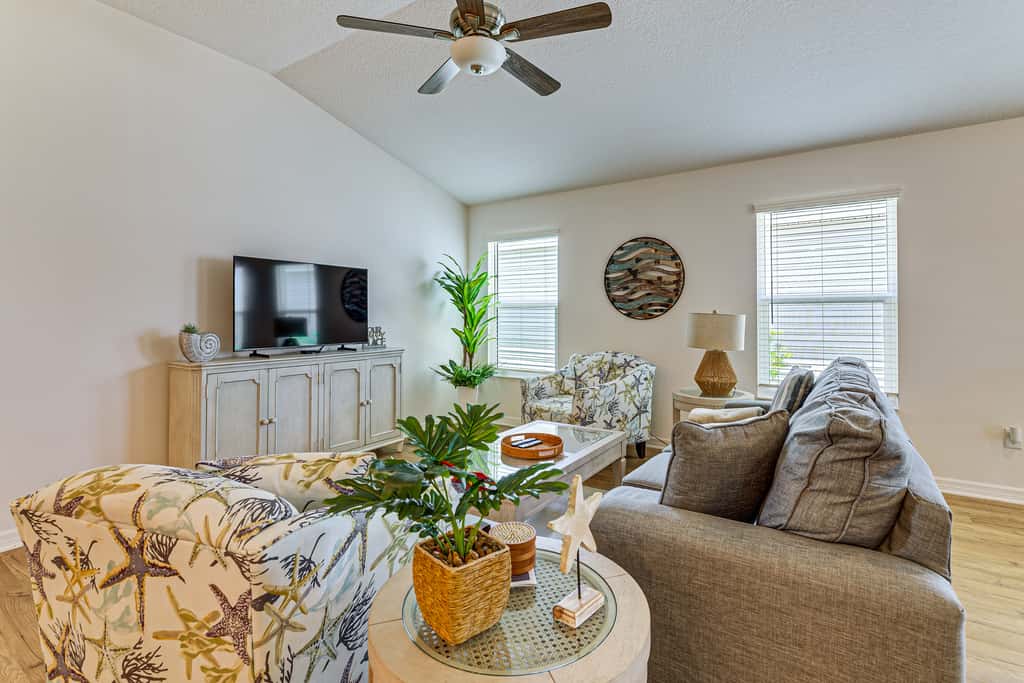 1 Mi to Eastport Square | Waters Edge Escape!