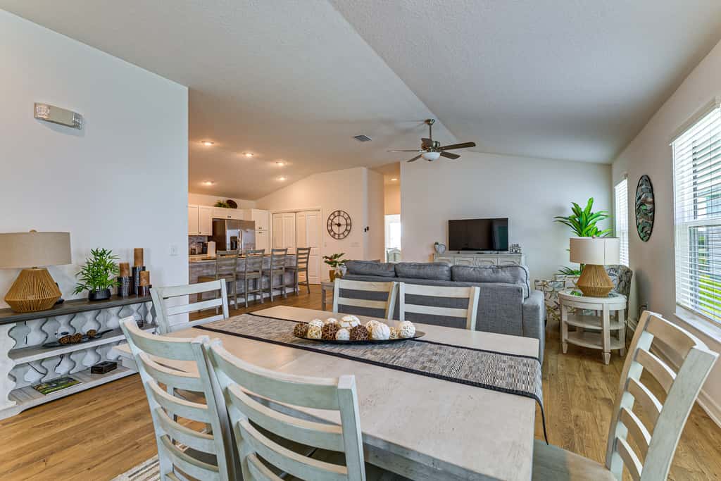 1 Mi to Eastport Square | Waters Edge Escape!