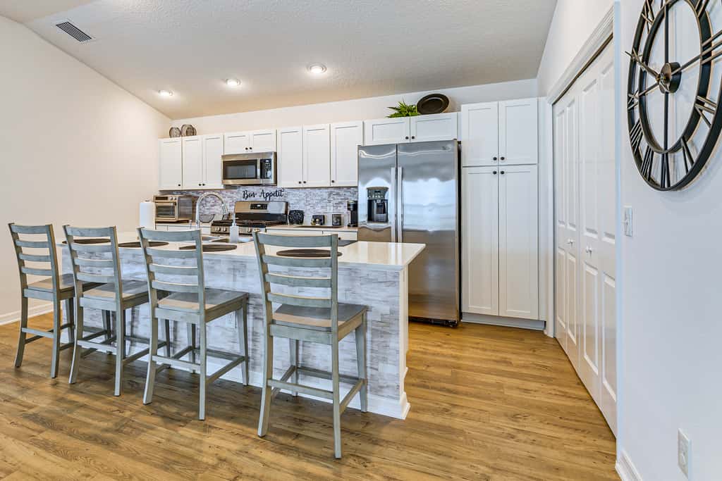 1 Mi to Eastport Square | Waters Edge Escape!