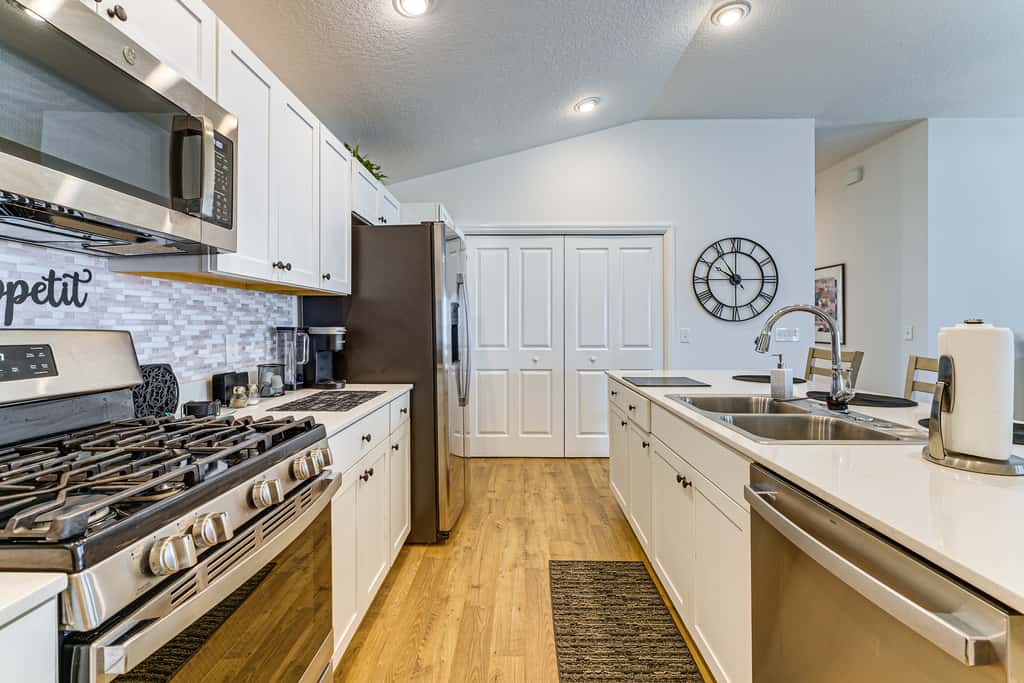 1 Mi to Eastport Square | Waters Edge Escape!
