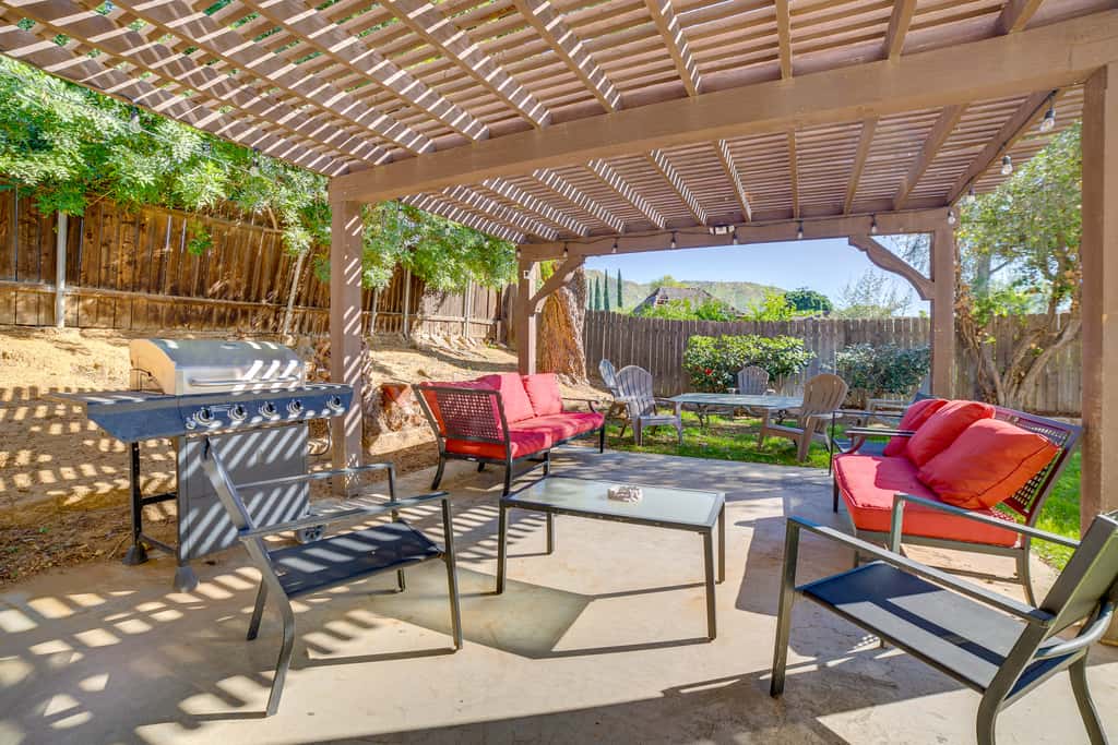 Family Gem w/ Pet-Friendly Yard! 8 Mi to Riverside