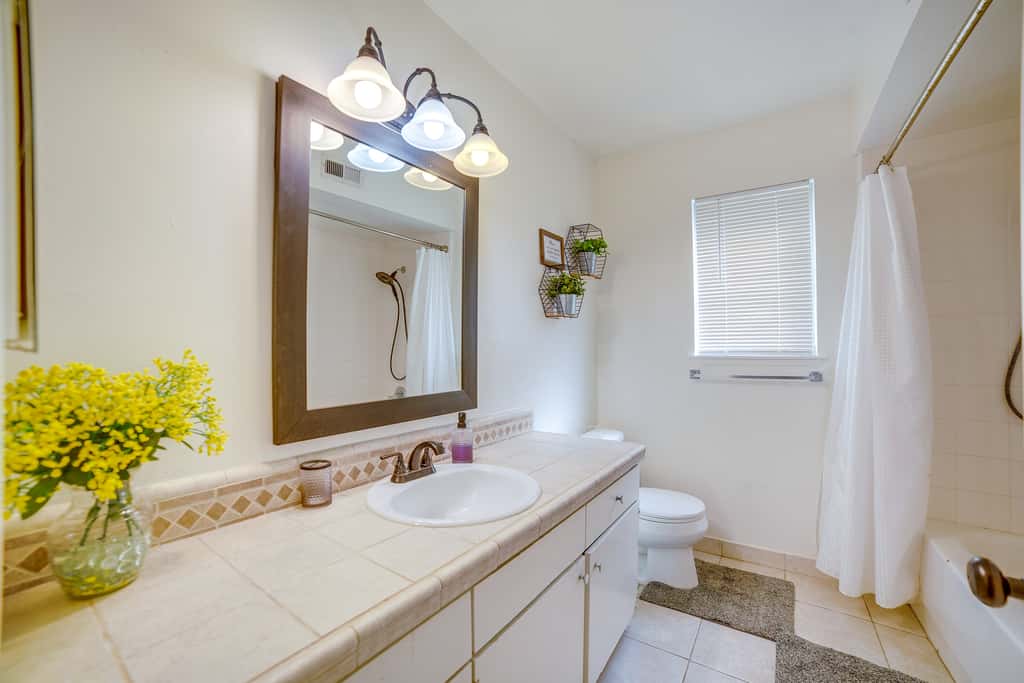 Family Gem w/ Pet-Friendly Yard! 8 Mi to Riverside