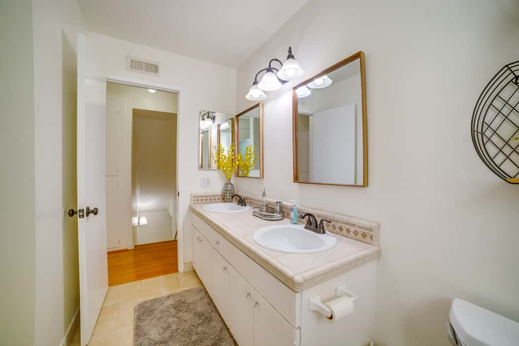 Family Gem w/ Pet-Friendly Yard! 8 Mi to Riverside