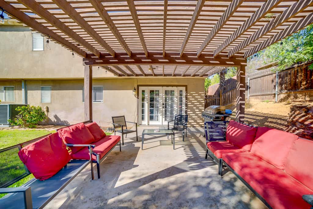 Family Gem w/ Pet-Friendly Yard! 8 Mi to Riverside