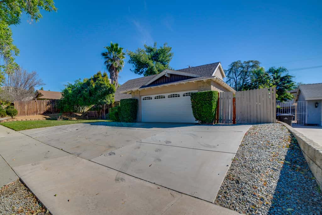 Family Gem w/ Pet-Friendly Yard! 8 Mi to Riverside
