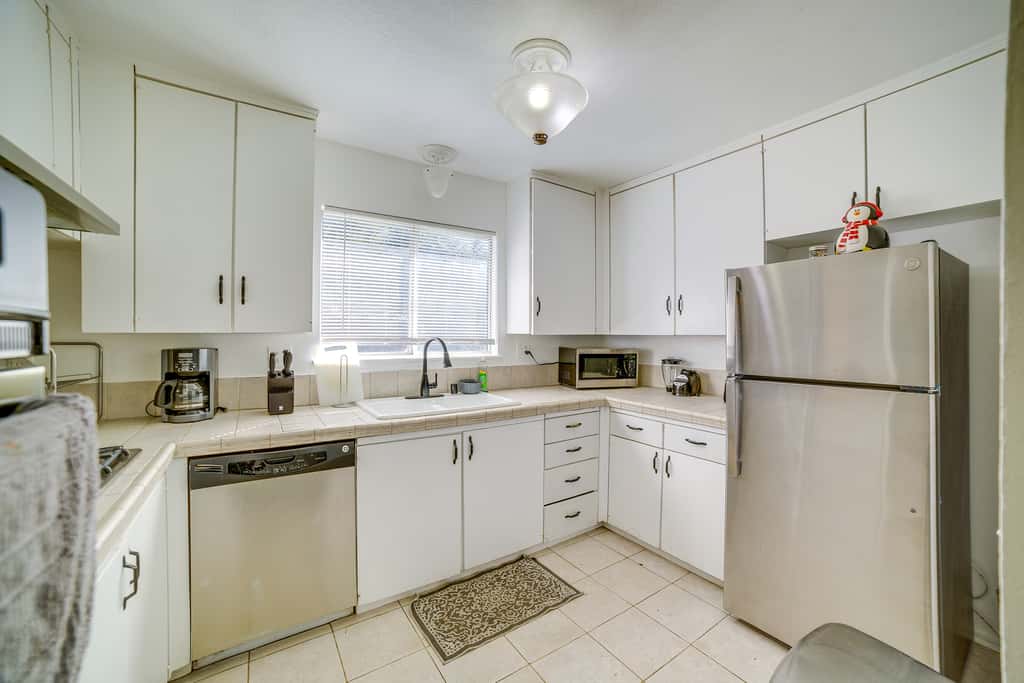 Family Gem w/ Pet-Friendly Yard! 8 Mi to Riverside