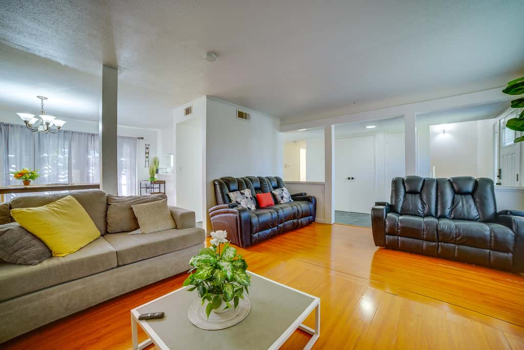 Family Gem w/ Pet-Friendly Yard! 8 Mi to Riverside