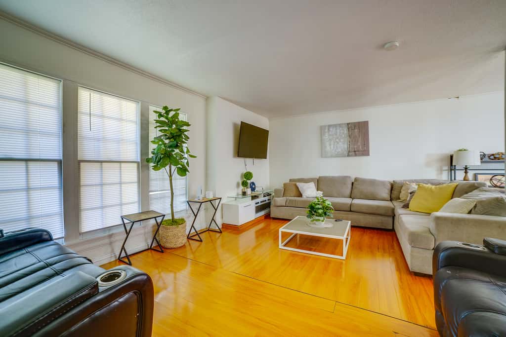 Family Gem w/ Pet-Friendly Yard! 8 Mi to Riverside