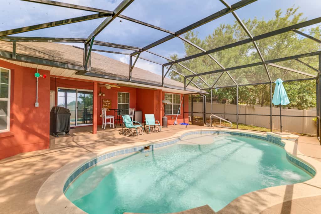 Heart of Lake County! Family Escape w/ Lanai, Pool
