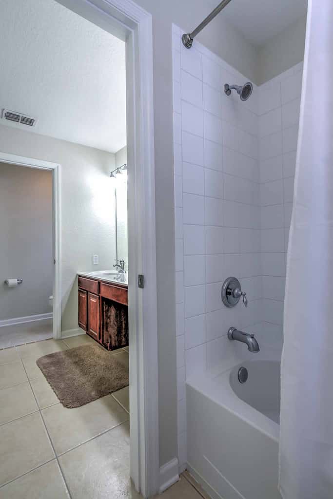 Spacious Kissimmee Villa - 3 Mi to Disney World!
