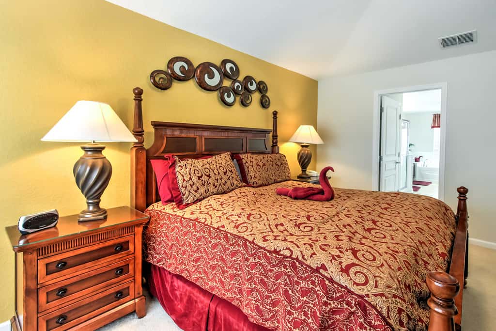 Spacious Kissimmee Villa - 3 Mi to Disney World!