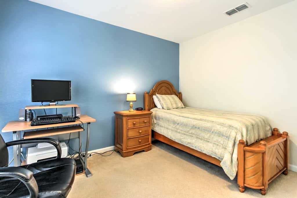 Spacious Kissimmee Villa - 3 Mi to Disney World!