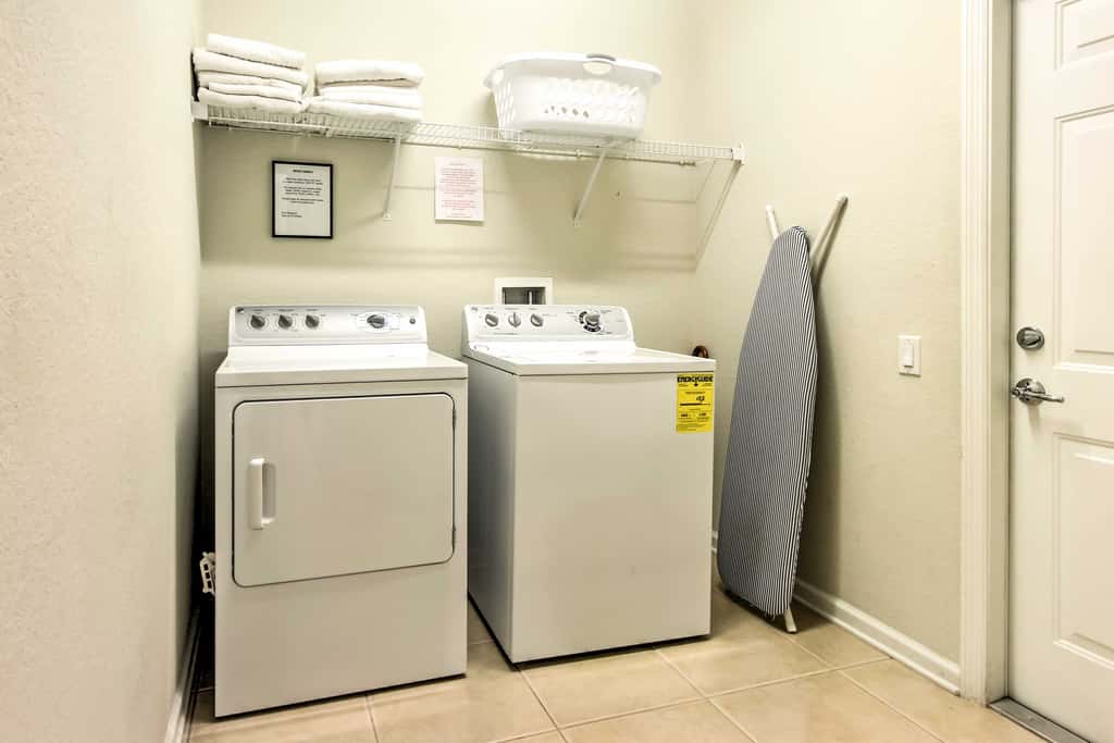Spacious Kissimmee Villa - 3 Mi to Disney World!