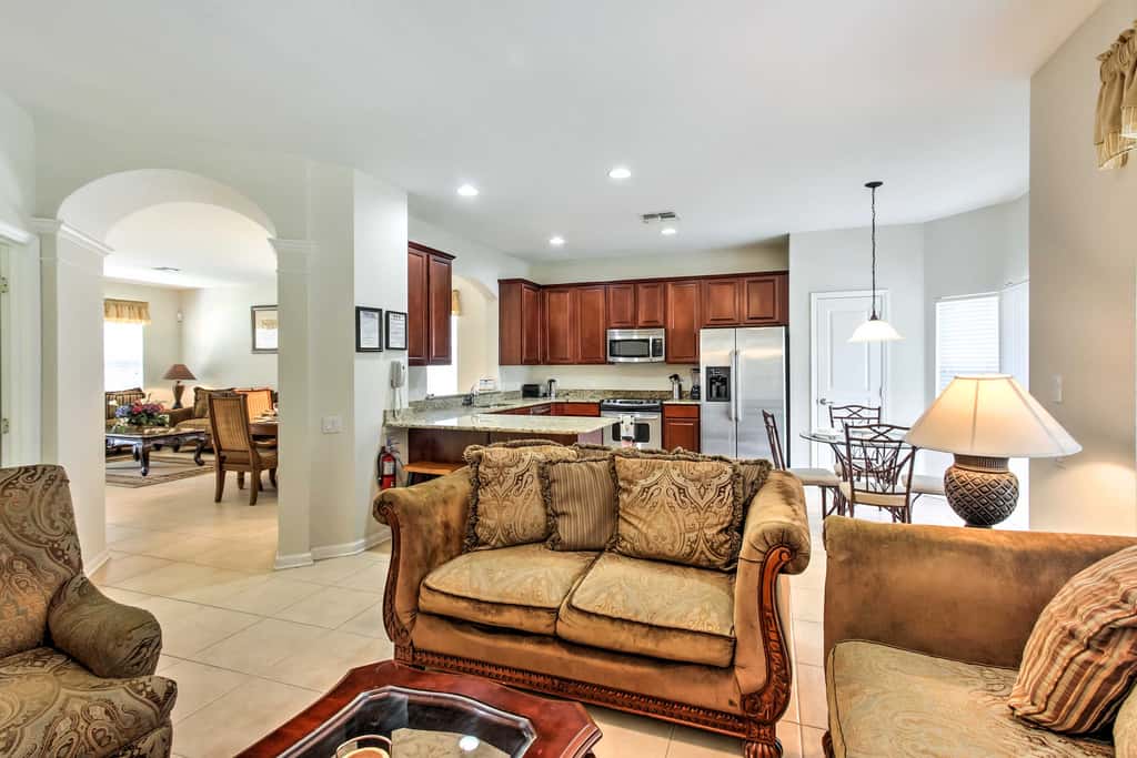 Spacious Kissimmee Villa - 3 Mi to Disney World!