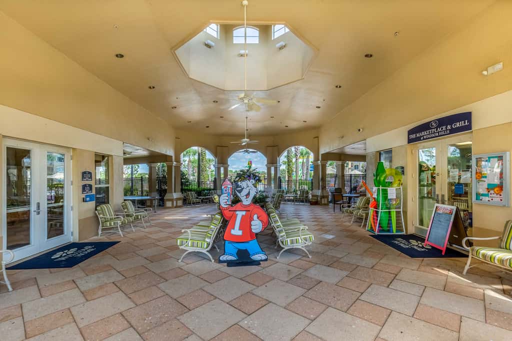Spacious Kissimmee Villa - 3 Mi to Disney World!