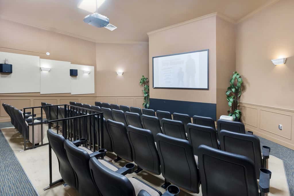 Spacious Kissimmee Villa - 3 Mi to Disney World!