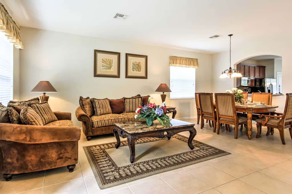 Spacious Kissimmee Villa - 3 Mi to Disney World!