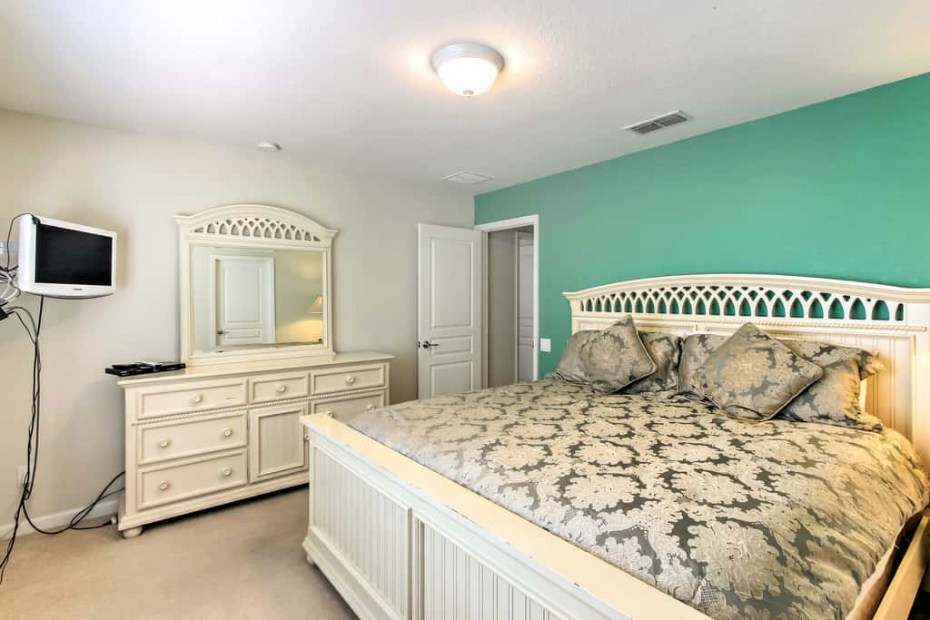 Spacious Kissimmee Villa - 3 Mi to Disney World!