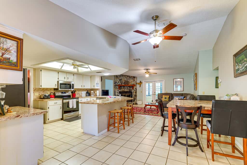 Waterfront Deck & Private Dock! Rainbow River Home