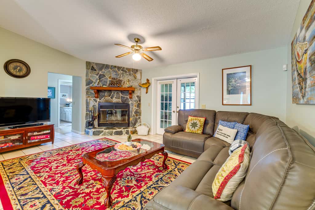 Waterfront Deck & Private Dock! Rainbow River Home