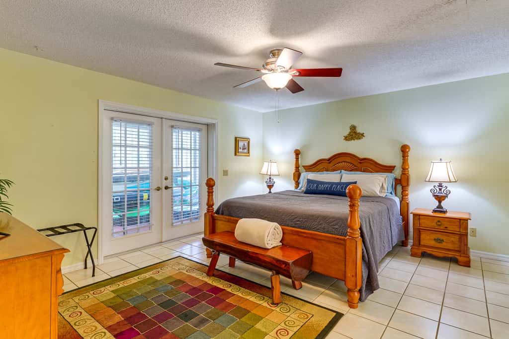 Waterfront Deck & Private Dock! Rainbow River Home