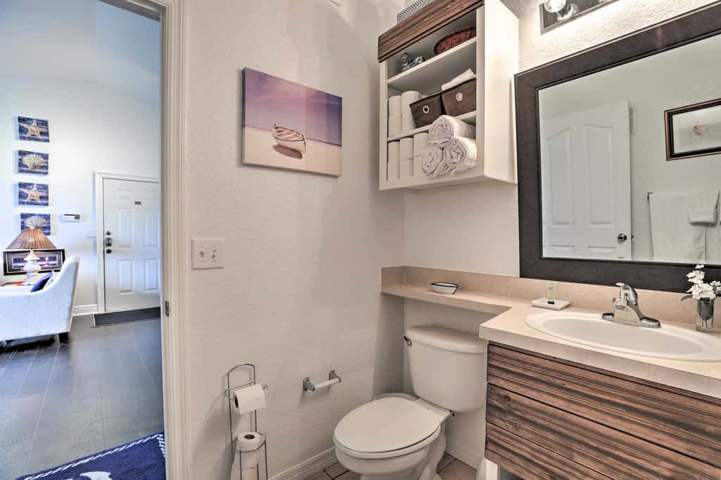 Resort-Style Condo w/ Pool: 6 Mi to Magic Kingdom