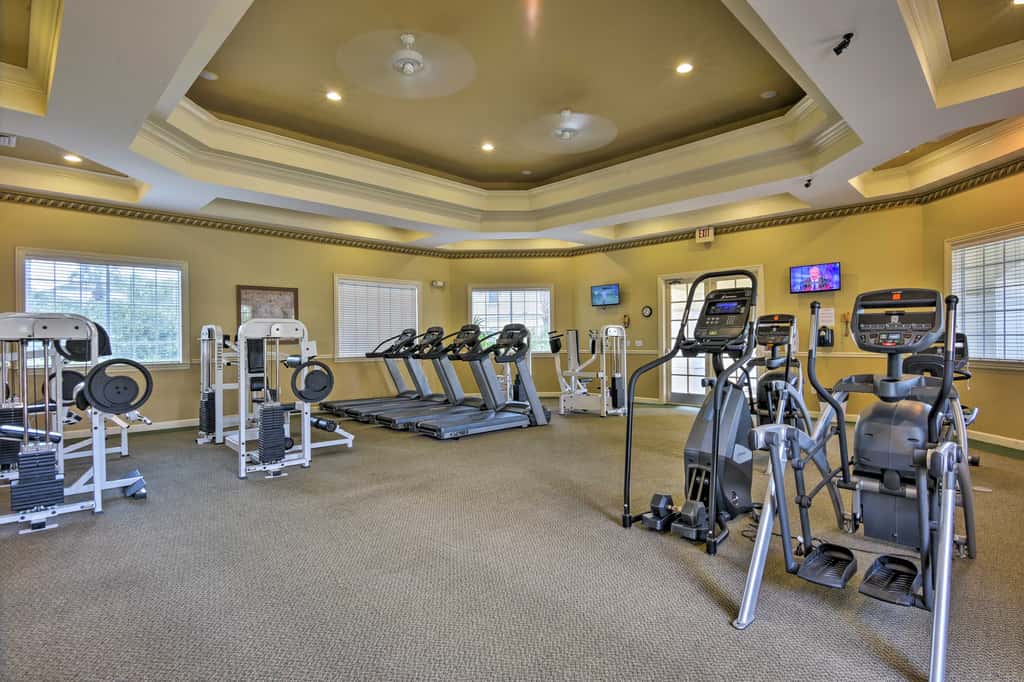 Resort-Style Condo w/ Pool: 6 Mi to Magic Kingdom