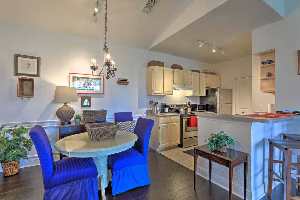 Resort-Style Condo w/ Pool: 6 Mi to Magic Kingdom