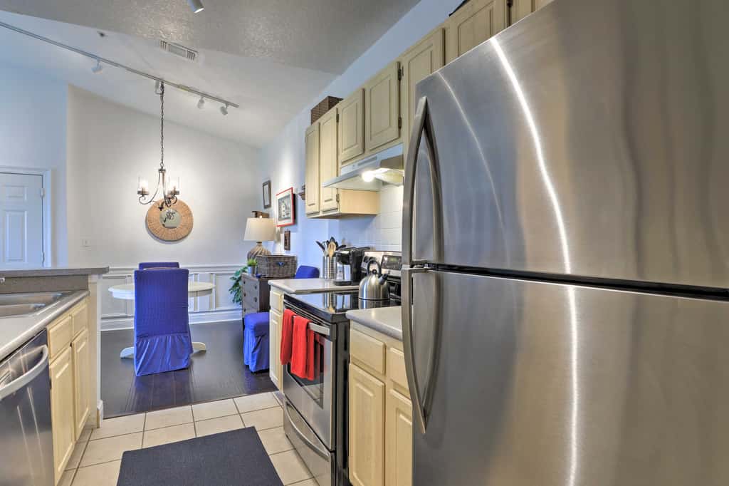 Resort-Style Condo w/ Pool: 6 Mi to Magic Kingdom