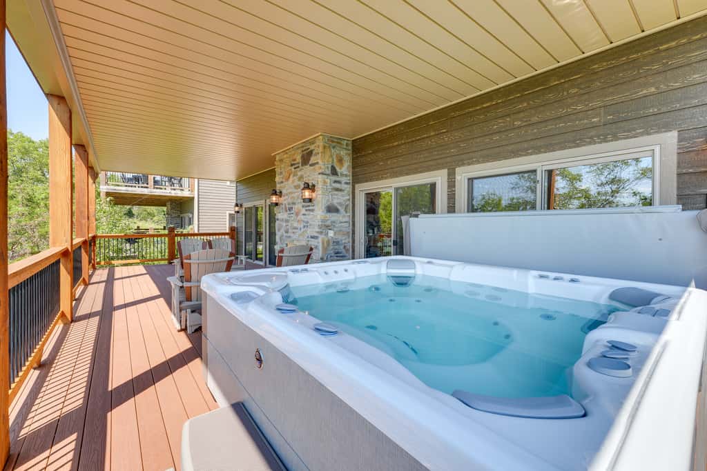 Luxe Table Rock Lake Vacation Rental with Hot Tub!