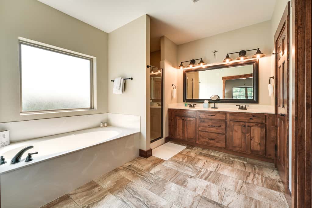Luxe Table Rock Lake Vacation Rental with Hot Tub!