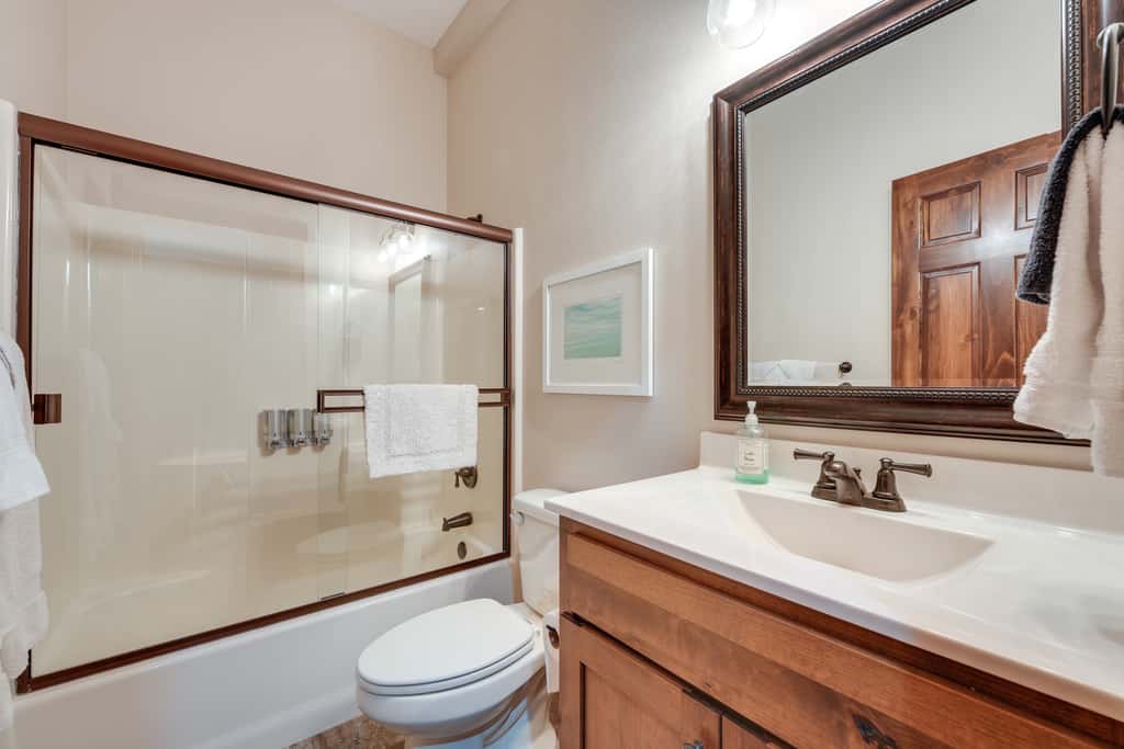 Luxe Table Rock Lake Vacation Rental with Hot Tub!