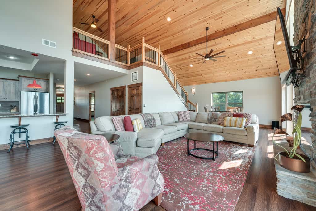 Luxe Table Rock Lake Vacation Rental with Hot Tub!
