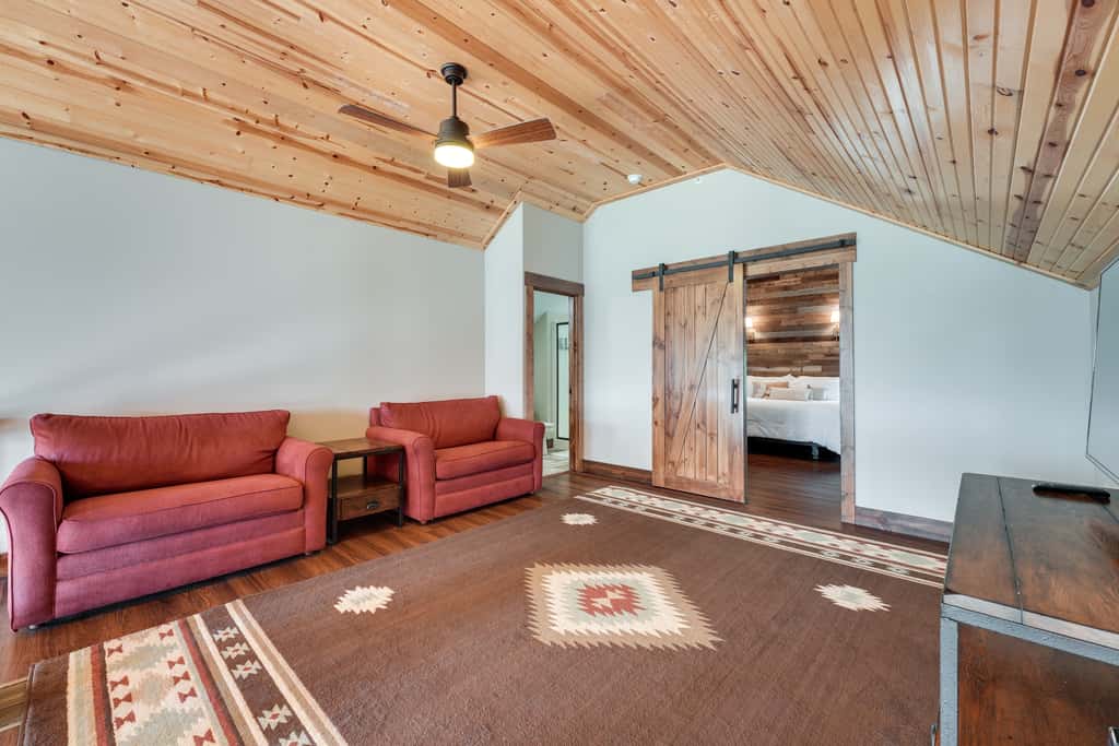 Luxe Table Rock Lake Vacation Rental with Hot Tub!