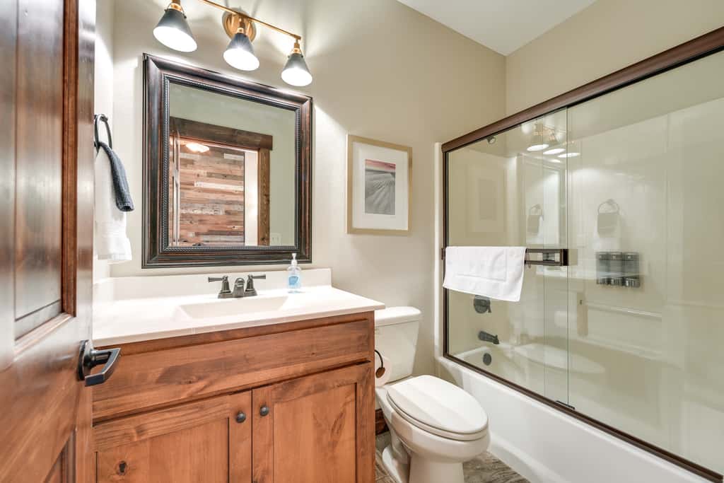 Luxe Table Rock Lake Vacation Rental with Hot Tub!