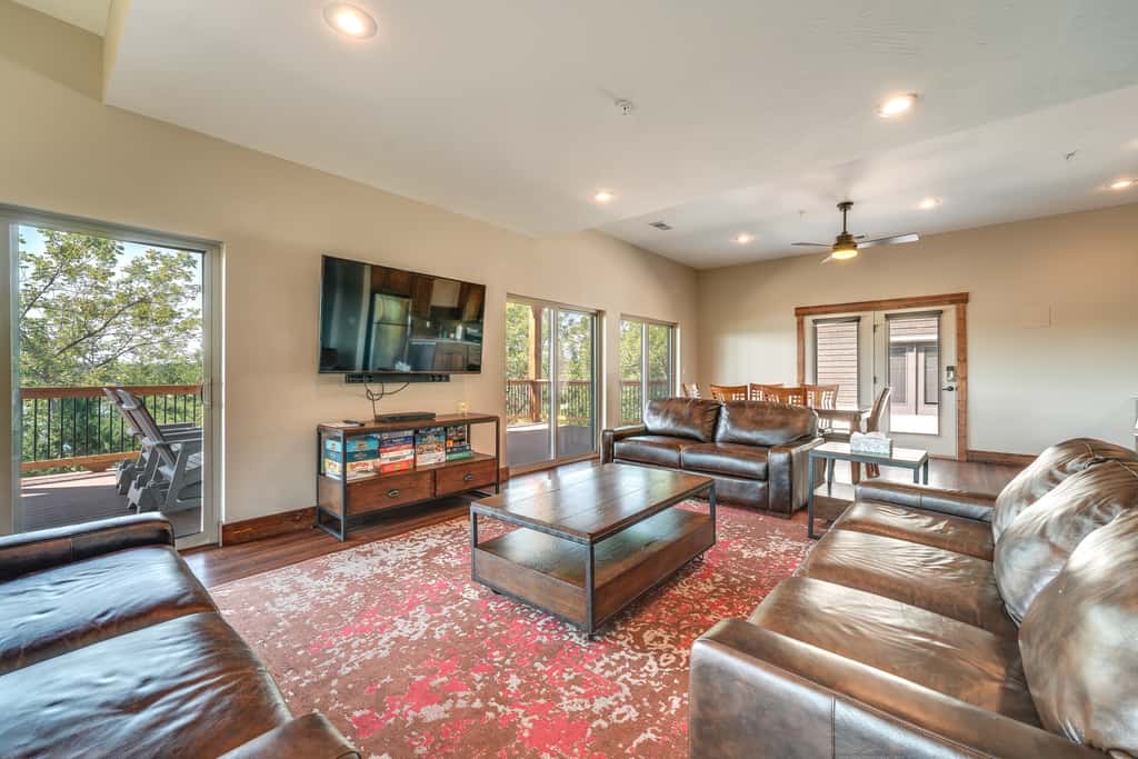 Luxe Table Rock Lake Vacation Rental with Hot Tub!