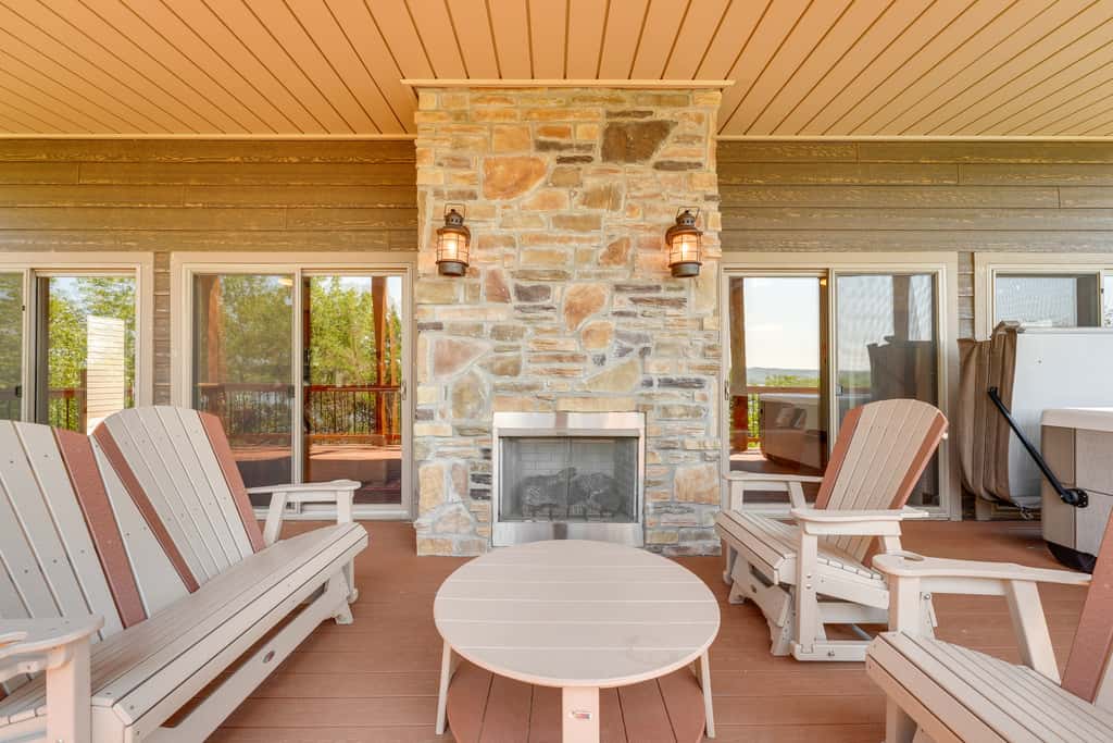 Luxe Table Rock Lake Vacation Rental with Hot Tub!