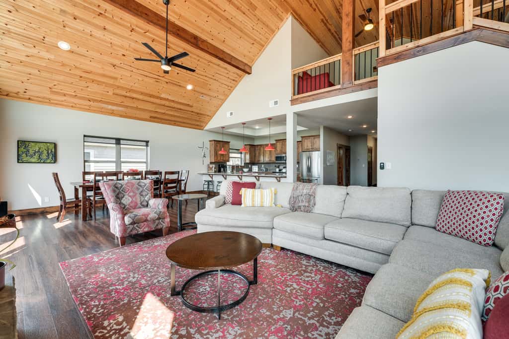 Luxe Table Rock Lake Vacation Rental with Hot Tub!