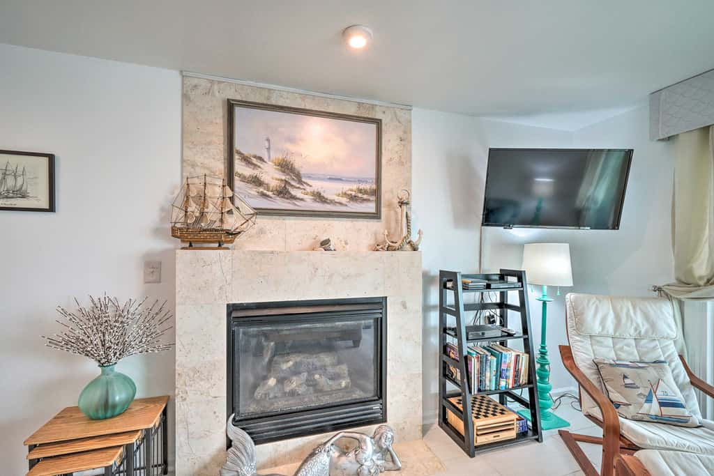 Ocean Dunes Kure Beach Condo w/ Balcony & Pool