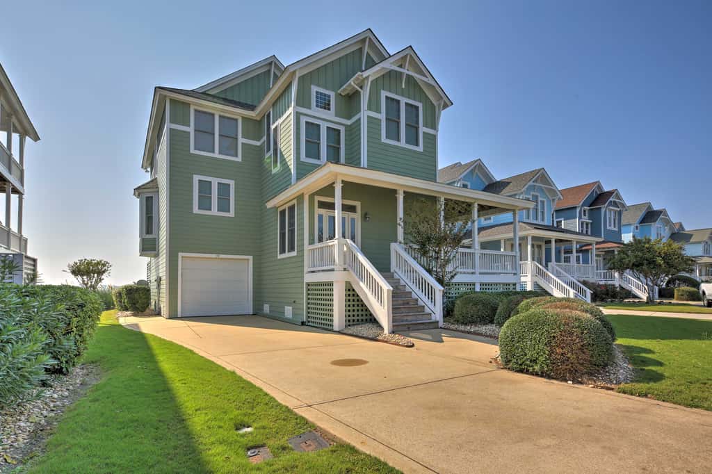 Manteo Waterfront Resort Home w/ 30-Ft Dock!
