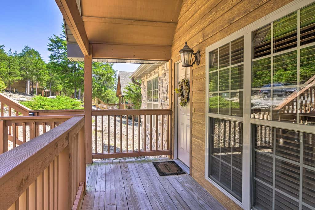 Screened Deck: Cozy Branson West Cabin!
