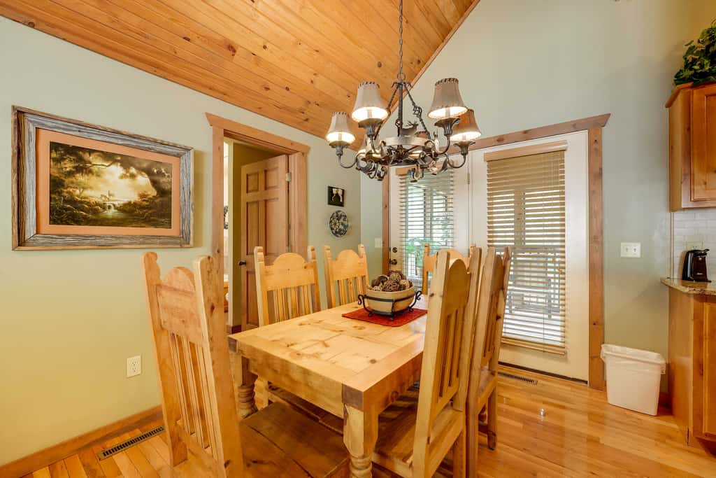 Screened Deck: Cozy Branson West Cabin!