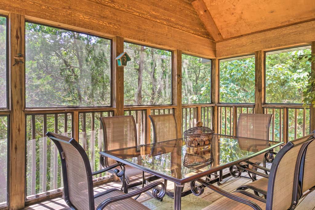 Screened Deck: Cozy Branson West Cabin!
