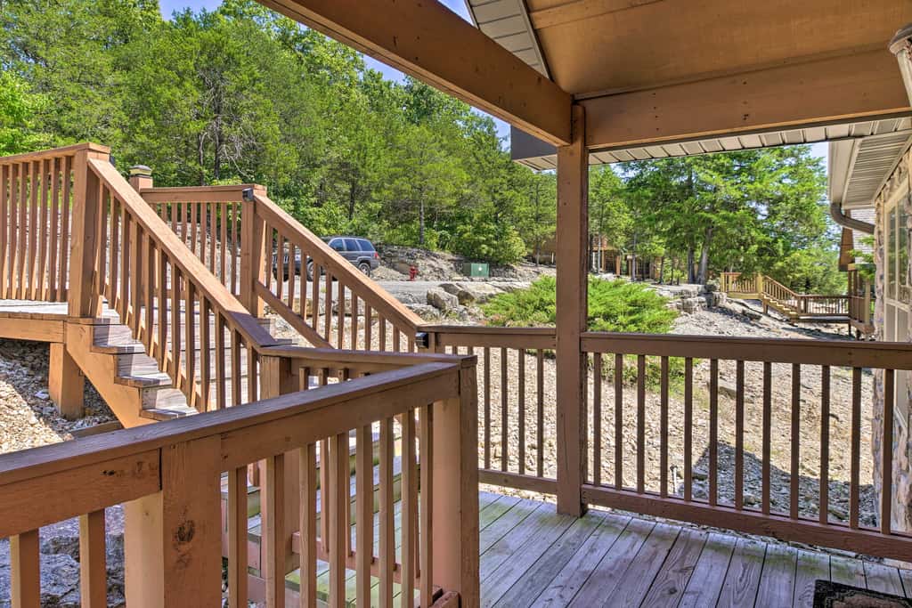Screened Deck: Cozy Branson West Cabin!